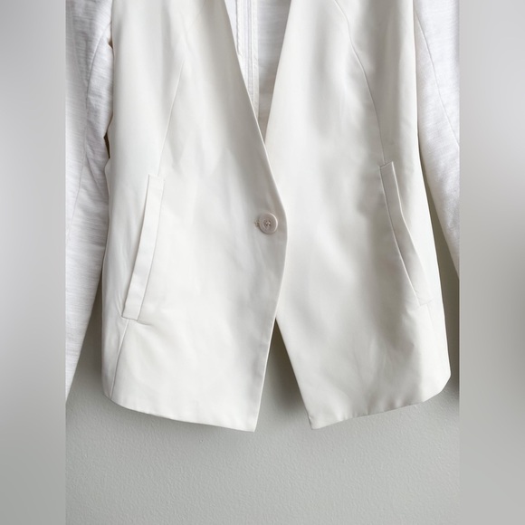 BCBG Paris White High Low Blazer Pleated Career Office Formal Wedding Contrast 0 - Picture 7 of 9